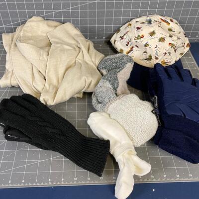 Outdoor Grouping: Socks, Cap, Thermo Top and Bottom Gloves