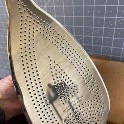 Maytag Steam Iron Lightly used 