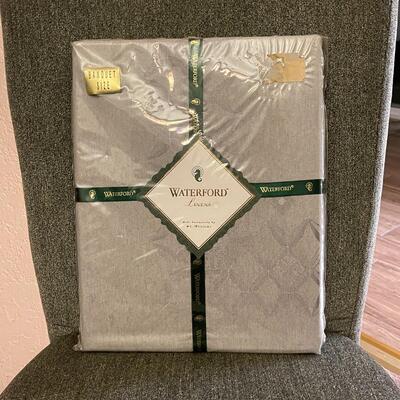 AA   WATERFORD LINENS LISMORE BANQUET SIZE TABLE CLOTH