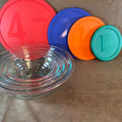 Lot 9. Glass Bowl set