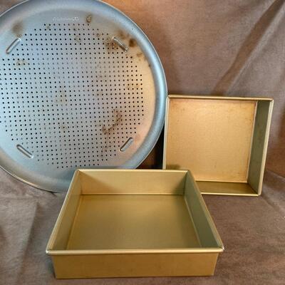 Lot 11. Metal Bakeware