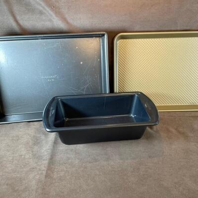 Lot 13. Metal Bakeware