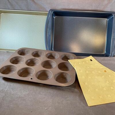 Lot 14. Metal Bakeware with Silicone Potholders