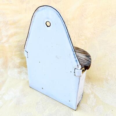 AA    ANTIQUE COUNTRY FARMHOUSE ENAMEL HANGING SALT CELLAR
