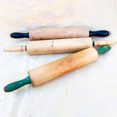 AA   VINTAGE KITCHEN COLLECTABLES WOODEN ROLLING PINS