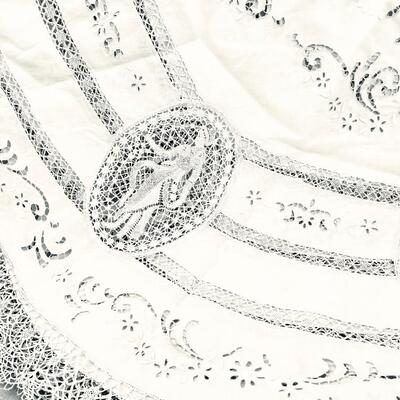 AA   ANTIQUE WHITE LINEN EMBROIDERED PICTORIAL CUTWORK TABLECLOTH 64" ROUND