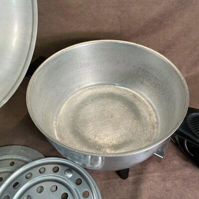 Lot 36. Electric Dutch Oven