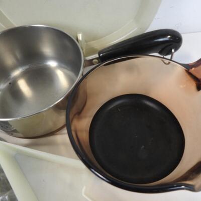 Kitchen Lot 20 Items: Glass Pie Pans, Pots, Cup Cake Pans, Loaf Pans, Baking Pan