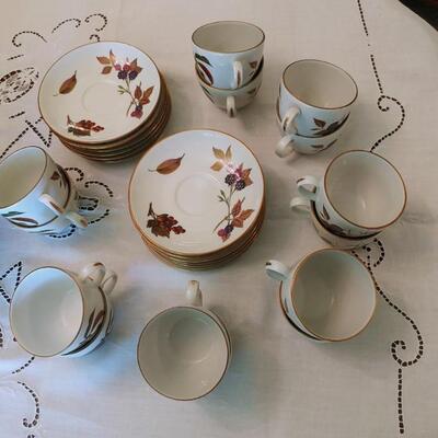 77 pc set of Royal Worcester Evesham Gold - (includes: 19 diner plates, 19 bread plates, 12 bowls, 14 cups 13 saucers)