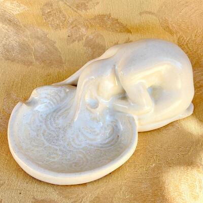 AA    VINTAGE POTTERY ASH TRAY NUDE WOMAN WASHING HAIR BASIN SIGNED