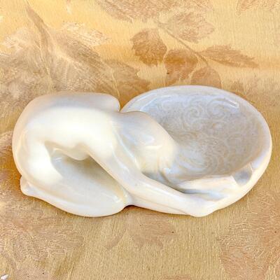 AA    VINTAGE POTTERY ASH TRAY NUDE WOMAN WASHING HAIR BASIN SIGNED