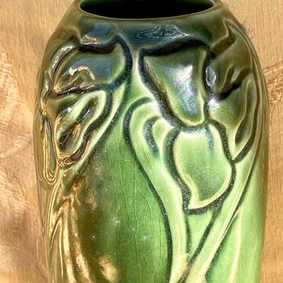 AA  VINTAGE VAN BRIGGLE POTTERY DAFFODIL VASE GREEN SIGNED