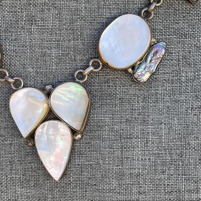 AA   CONTEMPORARY SILVER MOTHER OF PEARL & ABALONE NECKLACE
