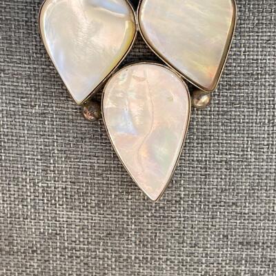 AA   CONTEMPORARY SILVER MOTHER OF PEARL & ABALONE NECKLACE