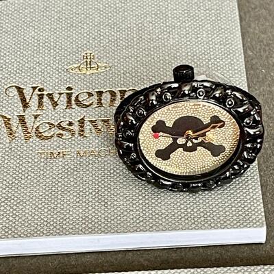 AA  RARE VIVIENNE WESTWOOD TIME MACHINE SKULL & BONES WATCH RING BOX & POUCH