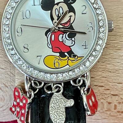 AA    DISNEY MICKEY MOUSE WRIST WATCH W/CHARMS FAUX ALLIGATOR BAND