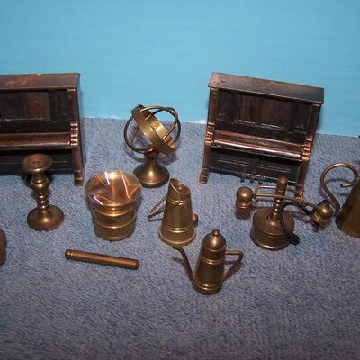LOT 114 GREAT COLLECTIBLE BRASS MINIATURES