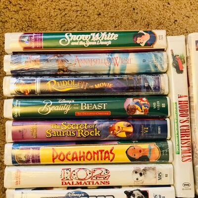 Lot of VHS DISNEY & Kids Movies