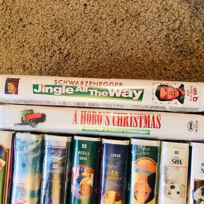 Lot of VHS DISNEY & Kids Movies