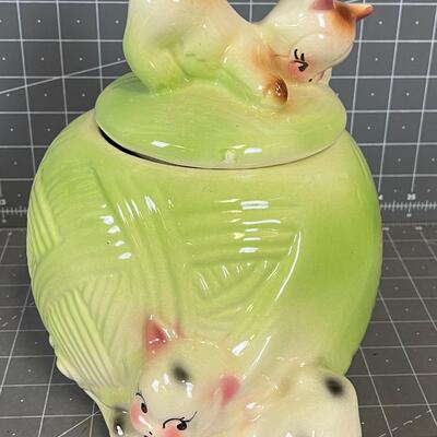 COLLECTOR Cookie Jar - Kittens with ball of Yarn