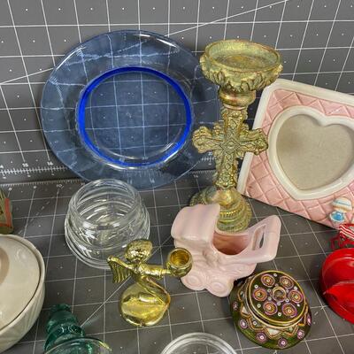 Mixed Lot of Small Collectible 