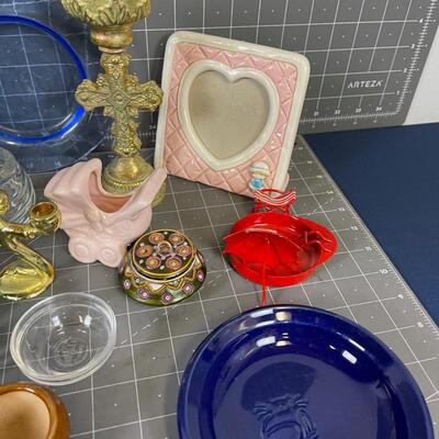 Mixed Lot of Small Collectible 