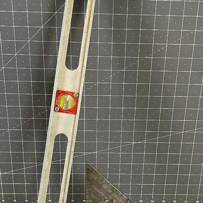 Carpenter Square and Level