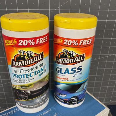 box of new Shop towels and Car Wipes 