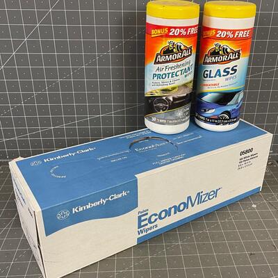 box of new Shop towels and Car Wipes 