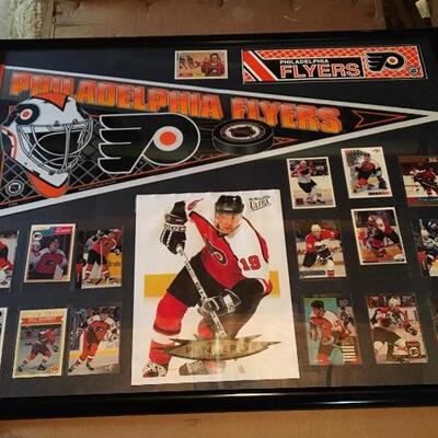 1995-96 Fleer Philadelphia Flyers Framed Team Display 31 x 25â€.