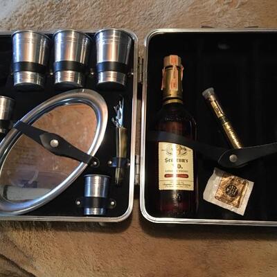 EXECUTAIR 101 Vintage Liquor Set and Hard Shell Briefcase.