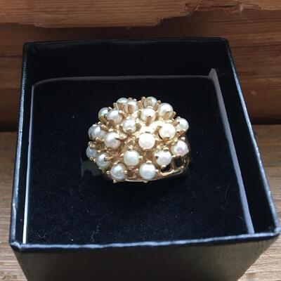 14k Ring with Pearls. Size 6.