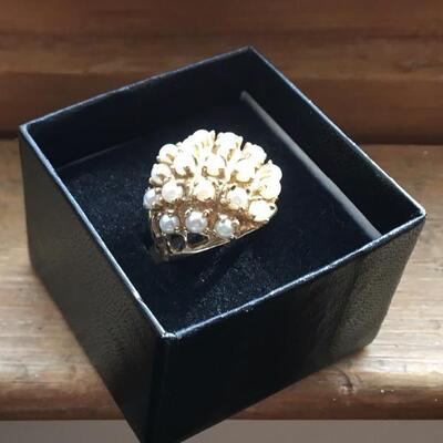 14k Ring with Pearls. Size 6.