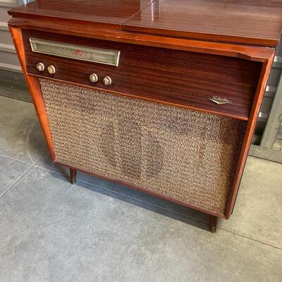 804 VINTAGE SEARS SILVERTONE RADIO PHONOGRAPH CONSOLE