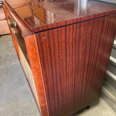 804 VINTAGE SEARS SILVERTONE RADIO PHONOGRAPH CONSOLE