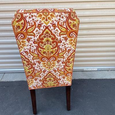 LOT 805. UPHOLSTERED SIDE CHAIR