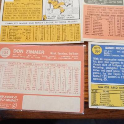 LOT 168  LOT OF OLD BASEBALL CARDS