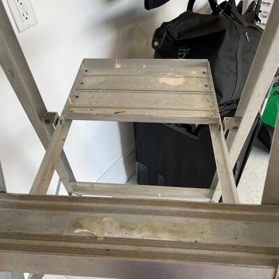 Lot 121  6 ft Aluminum Ladder