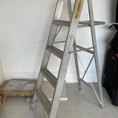 Lot 121  6 ft Aluminum Ladder