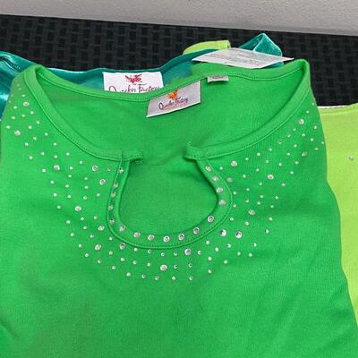Lot of Womens 1X and Extra Large Green Tone Tops and Shirts