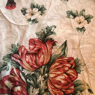 Full Size Tulip / Floral Comforter
