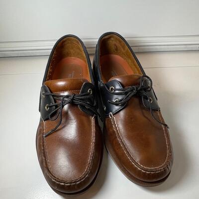 Lot 141  Rockport Deck Shoes. Men's SZ 13