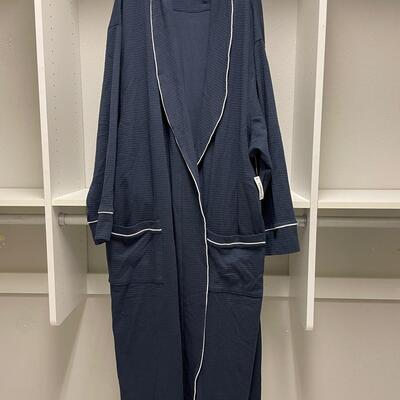 Lot 145. Men's waffle Cotton Bathrobe