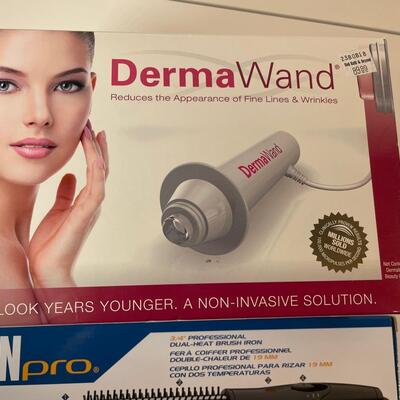Lot 152  DermWand and New Brush Iron