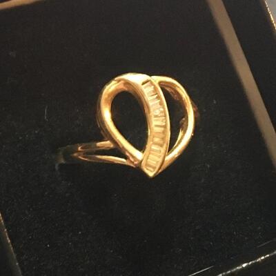 14k Gold Heart Ring with Diamonds Size 6.5.