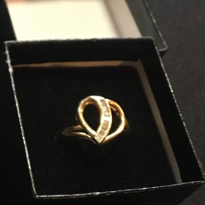 14k Gold Heart Ring with Diamonds Size 6.5.