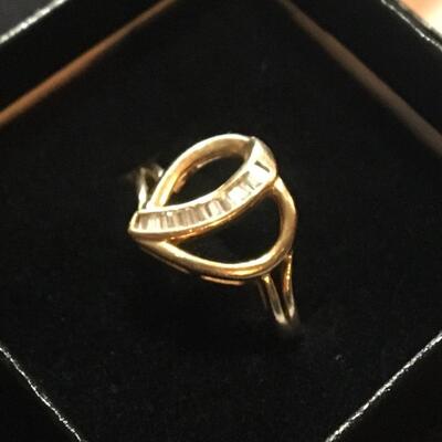 14k Gold Heart Ring with Diamonds Size 6.5.