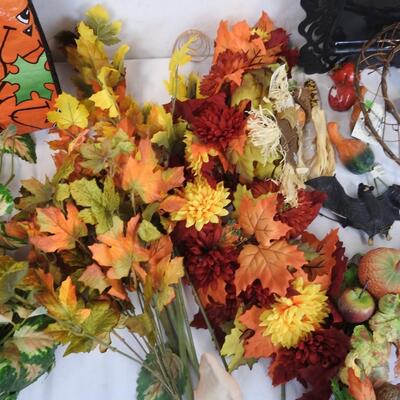 Fall and Halloween Decor: Faux Flowers, Twine Hearts, Wreath, Black Tray
