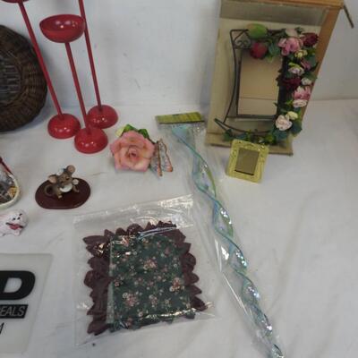 17 pc Home Decor: Floral Mirror, Candle Holders, Wicker Trays, Windspinner