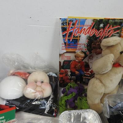 20+ pc Craft Lot: Wreaths, Cuddle Craft, Dracula, Calligraphy Set, Yarn